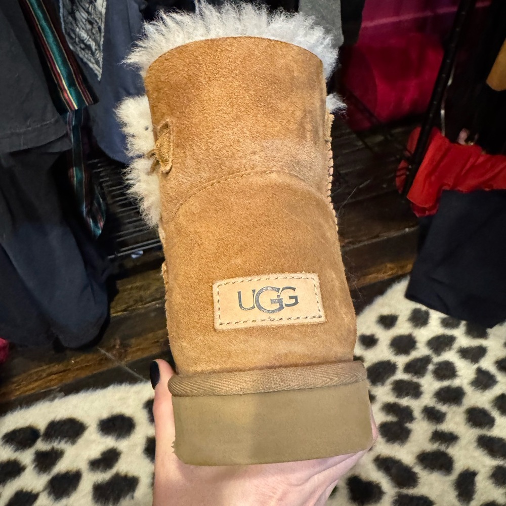 Ugg Mini Bailey Button 2 - image 4